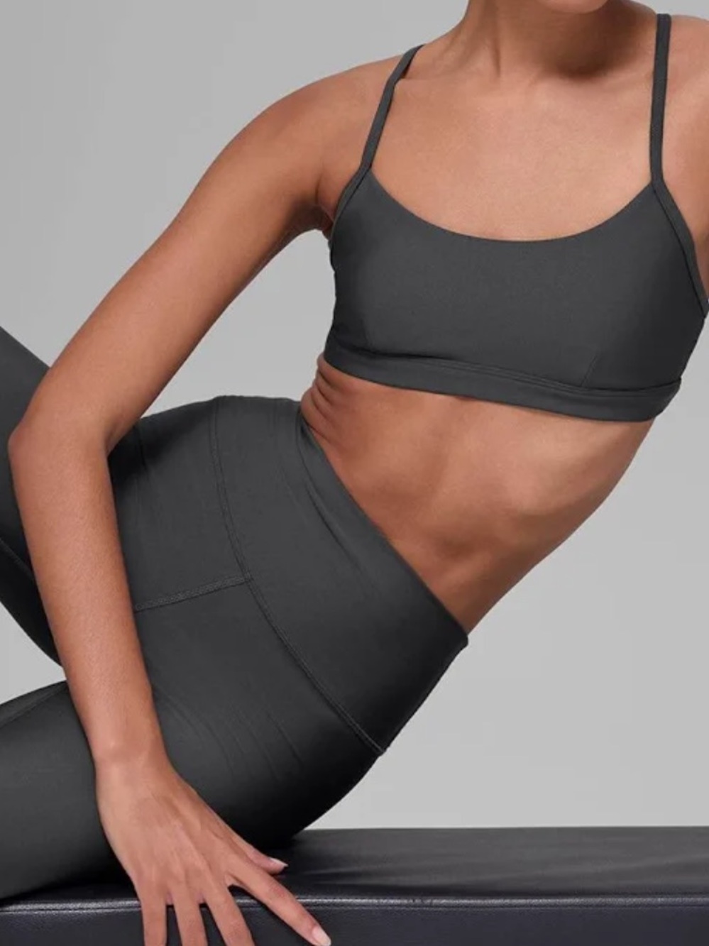 ALO Yoga Airlift Intrigue Bra and 7/8 High Waist Airlift Leggings - Anthracite M